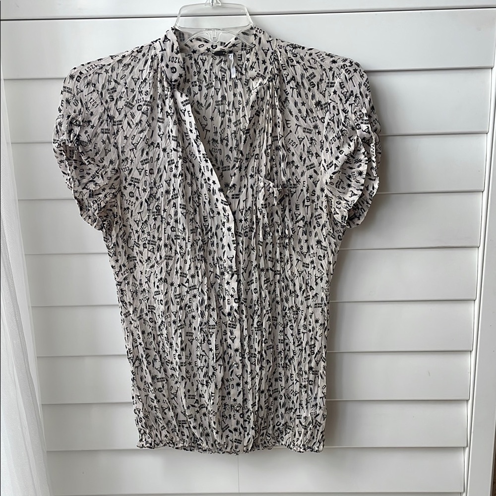 Guess Black and White Puff Sleeve Blouse Diamond Embellishment Buttons. SIZE SM